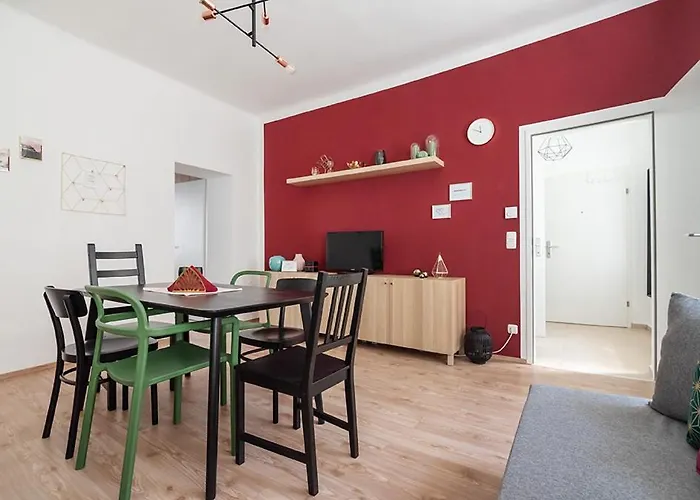 شقة Colorful Facing Courtyard *